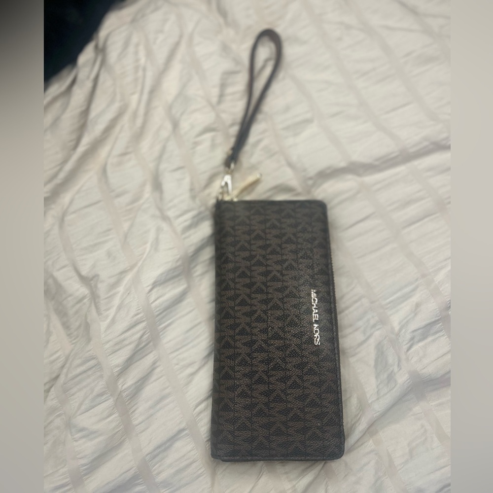 MK - Michael Kors Wristlet Wallet Brown Logo Print